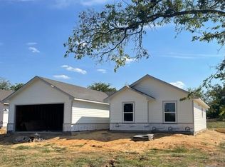 512 W Main St, Whitesboro, TX 76273
