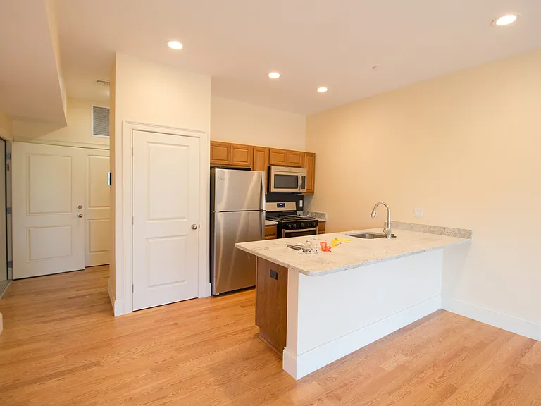 5165 Washington St #13 — Photo 2