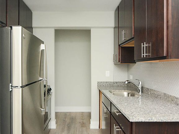 5th image of 530 W Surf St APT 507