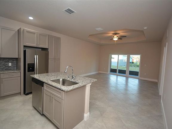 5th image of 35 Louisiana Dr #B