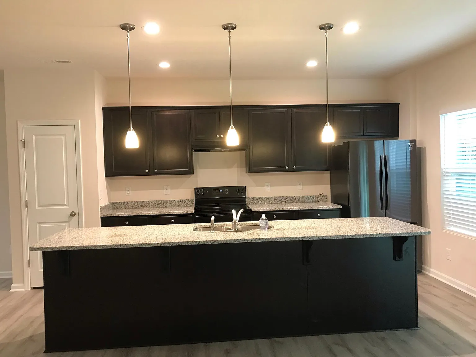 5 bed, 2300 sqft, $2,300 — Photo 1
