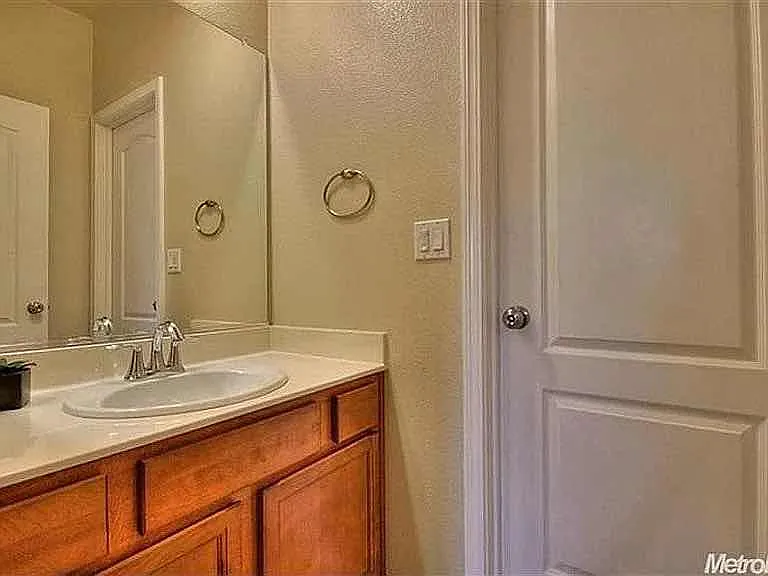 9035 Crescenda Ln — Photo 8