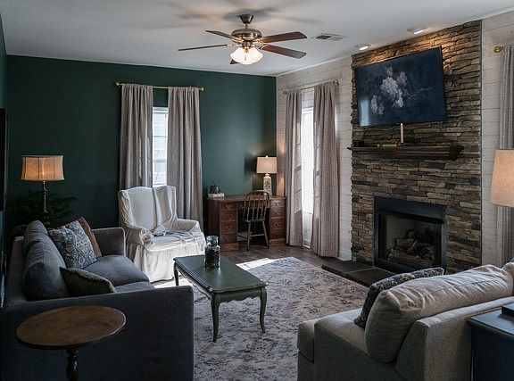 4th image of 672 Richards Dr