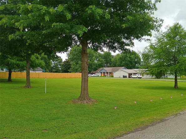 15 2nd St, Warner, OK 74469