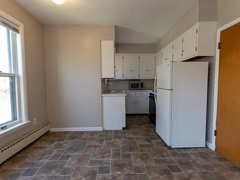 130 College NE — Photo 4