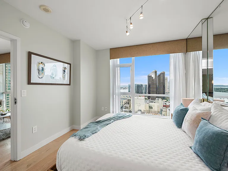 325 7th Ave #2303 — Photo 30