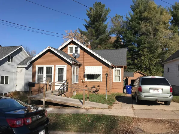 98 Waupaca St, Clintonville, WI 54929