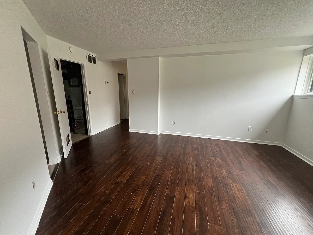 Building Photo - 425 Rathburn Rd E #73