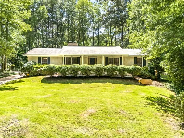 1305 Hickory Ln, Auburn, AL 36830