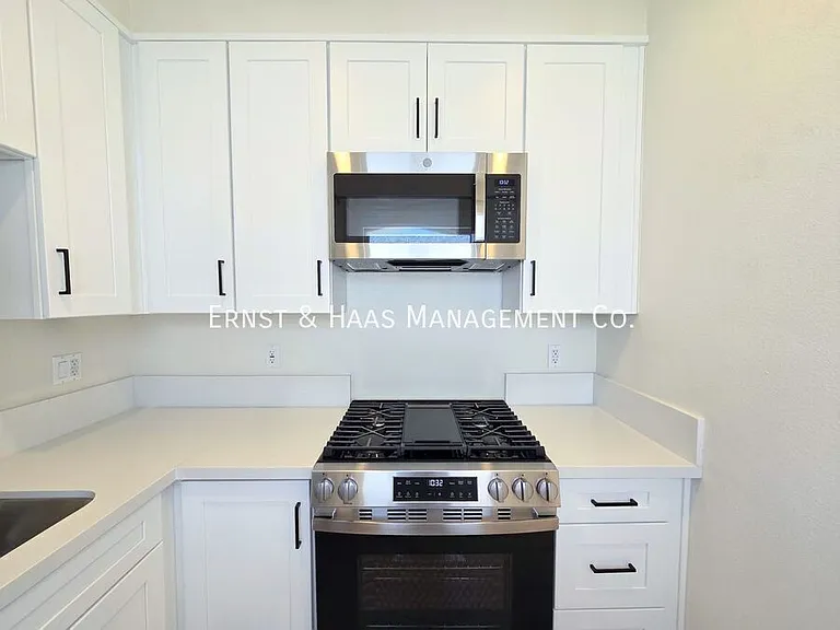 321 Chestnut Ave #8 — Photo 8
