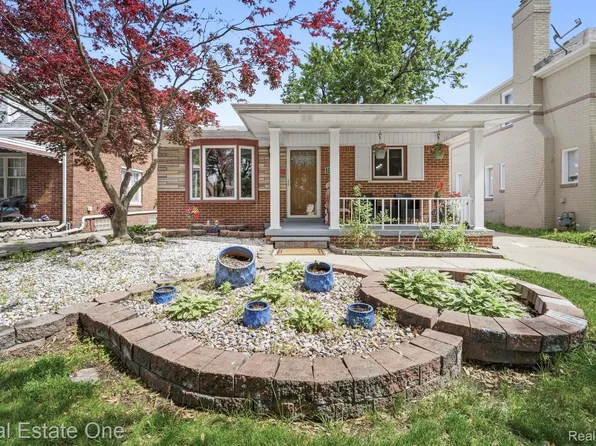 15274 Regina Ave, Allen Park, MI 48101