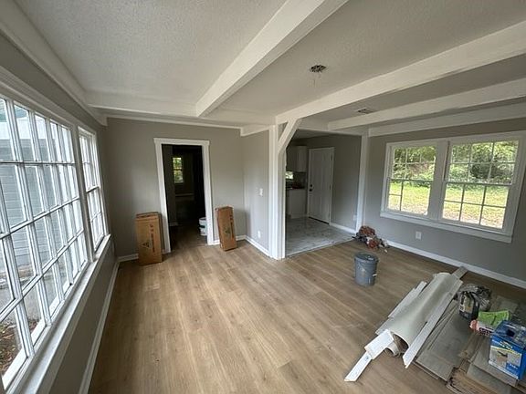 2nd image of 811 E Cranford Ave