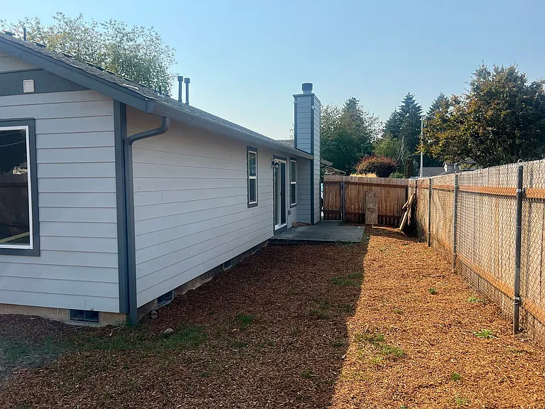 724 SE 135th Ct — Photo 24