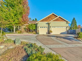 135 NW Caddis Pl, Grants Pass, OR 97526