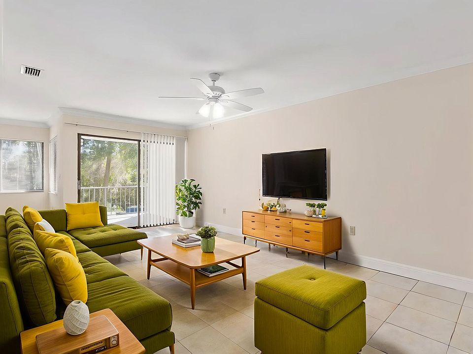 1st image of 1725 NE 36th Ave #15-07