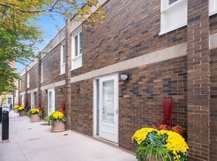 1531 N Sandburg Ter, Chicago, IL