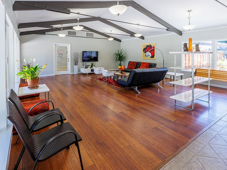 Washington Townhomes — Photo 9