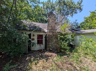 10700 Hillcrest Rd, Kansas City, MO 64134