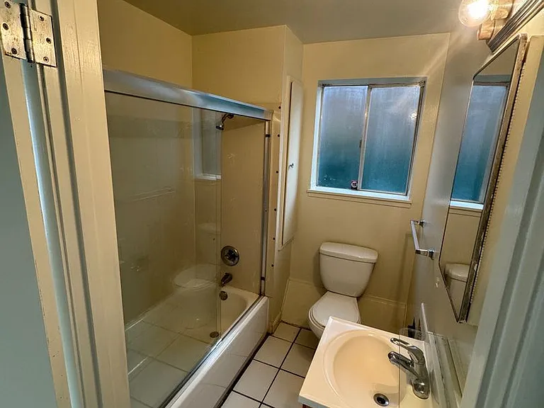 2 E Bellevue Ave — Photo 6