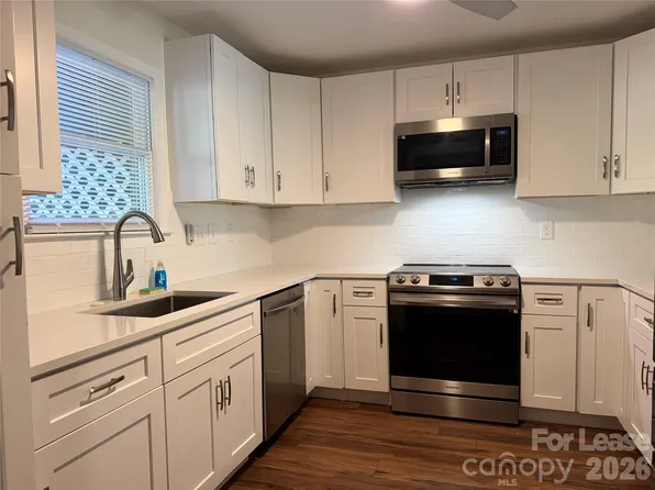 225 S Chase St, Charlotte, NC 28207