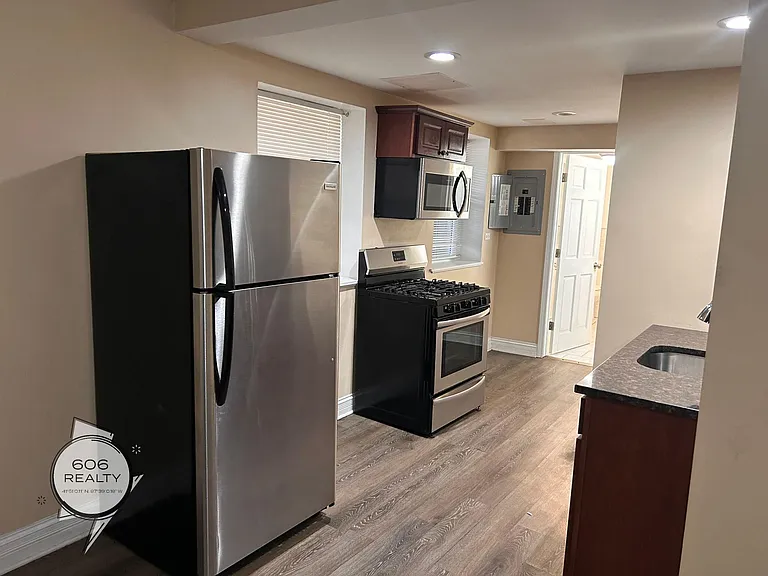 Great Two bed, One bath apartment in Cicero! — Photo 3
