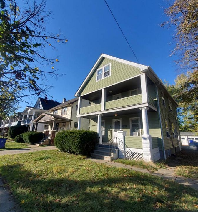 1st image of 15815 Parkgrove Ave #Up