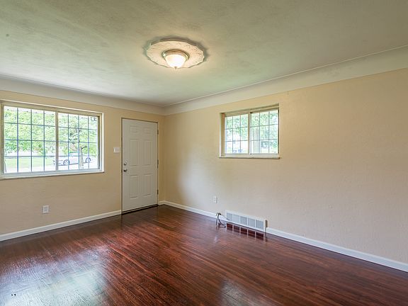 4th image of 10015 Luna Ct