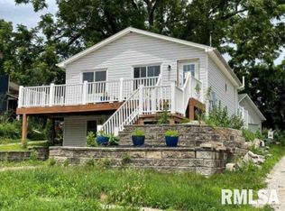 813 W 2nd St, Cedar Falls, IA 50613