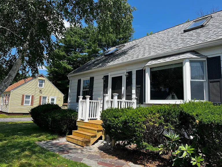 9 Maplewood Ave — Photo 2