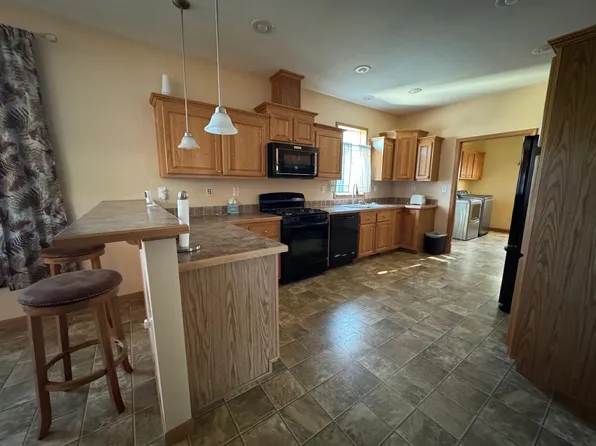 1376 Pine Tree Dr, Saint Paul, MN 55119