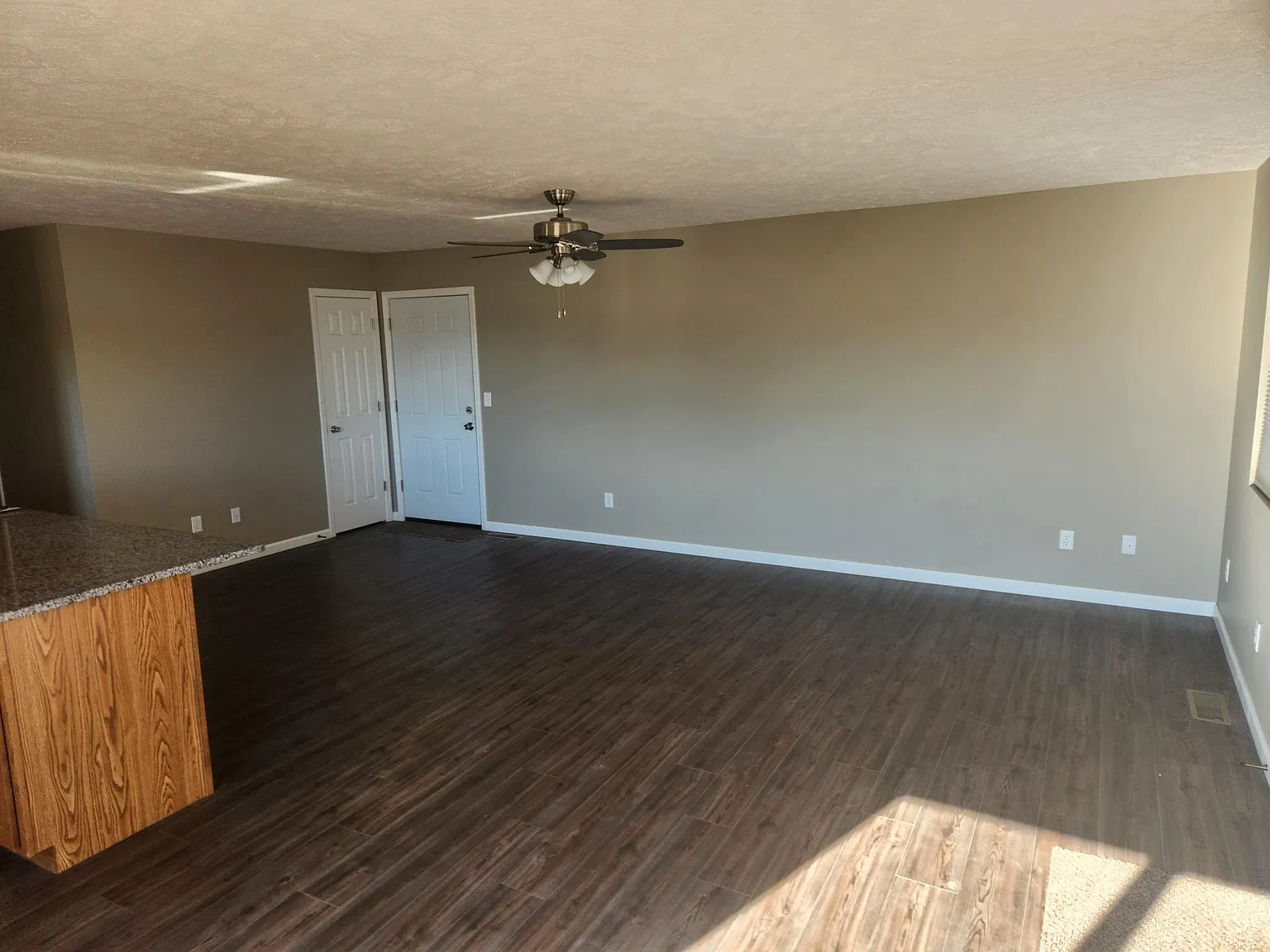 4 bed, 2800 sqft, $2,100 — Photo 2