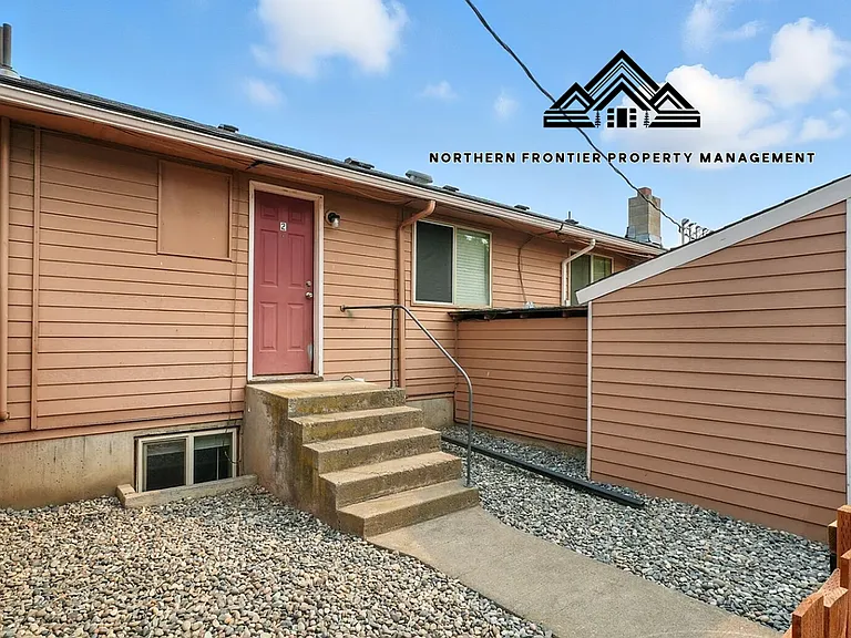 516 E Pine St — Photo 2
