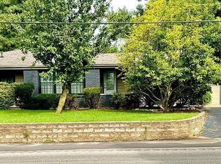 814 Wayne St, Middlebury, IN 46540