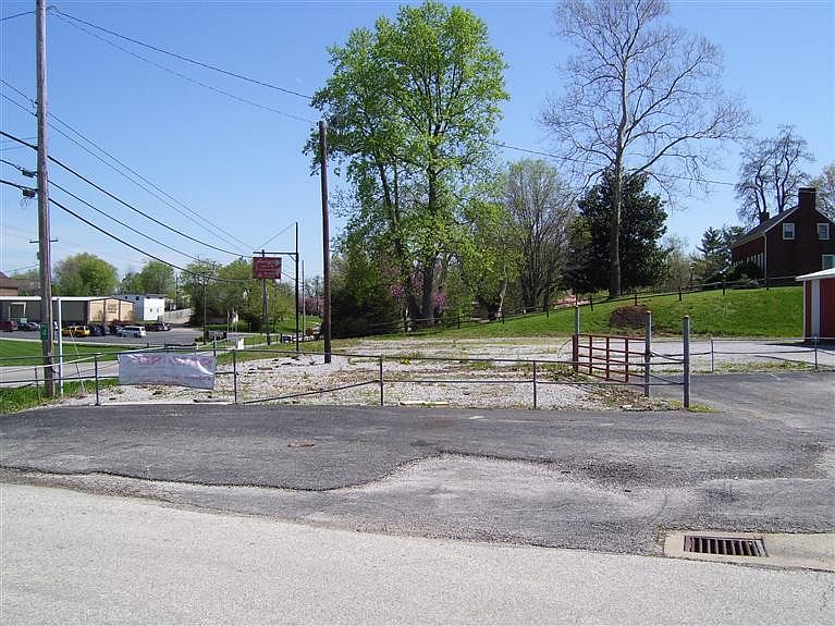2nd image of 860 Winchester Rd