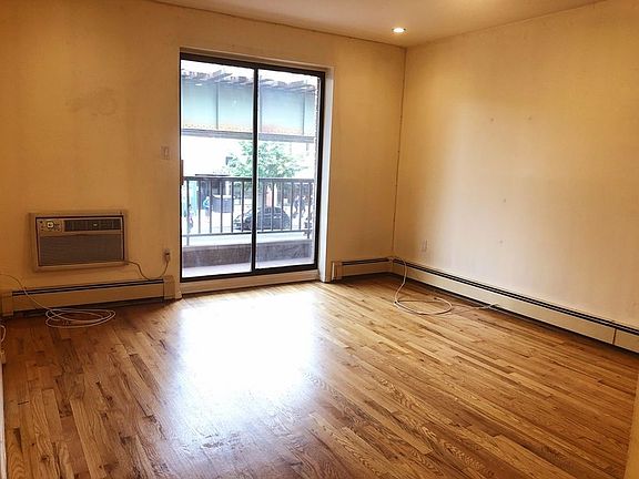 2nd image of 3086 31st St APT 2F