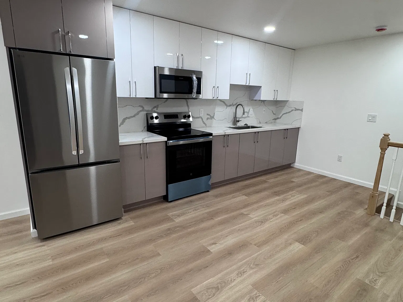 6 bed, 2400 sqft, $6,500 — Photo 4