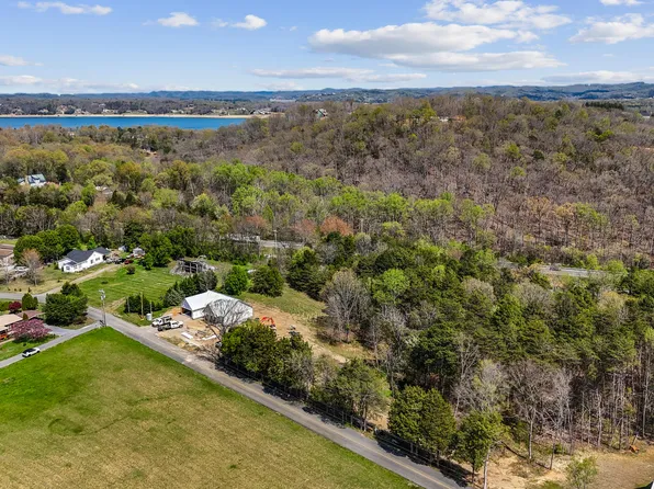 1046 Old Newport Hwy, Dandridge, TN 37725