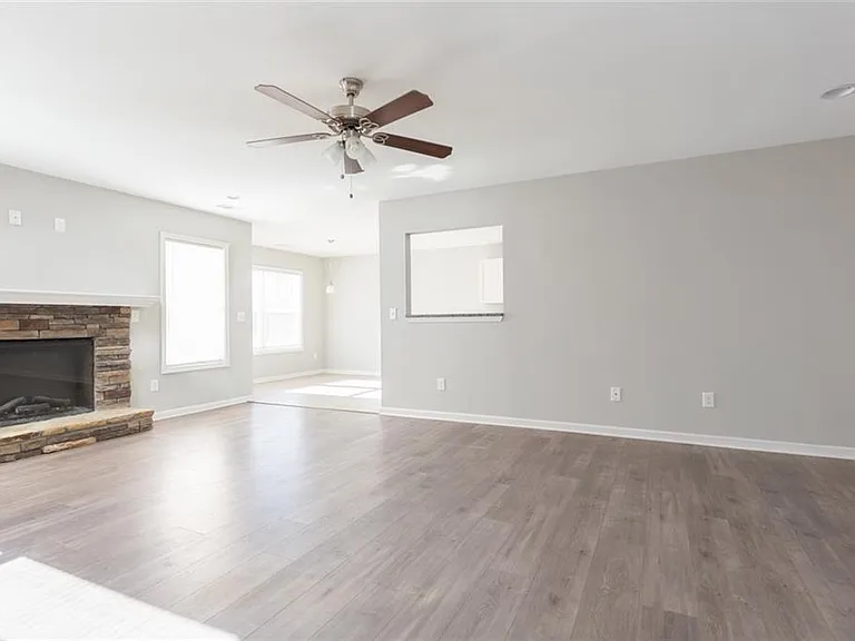 82 Gray Field Ct — Photo 4