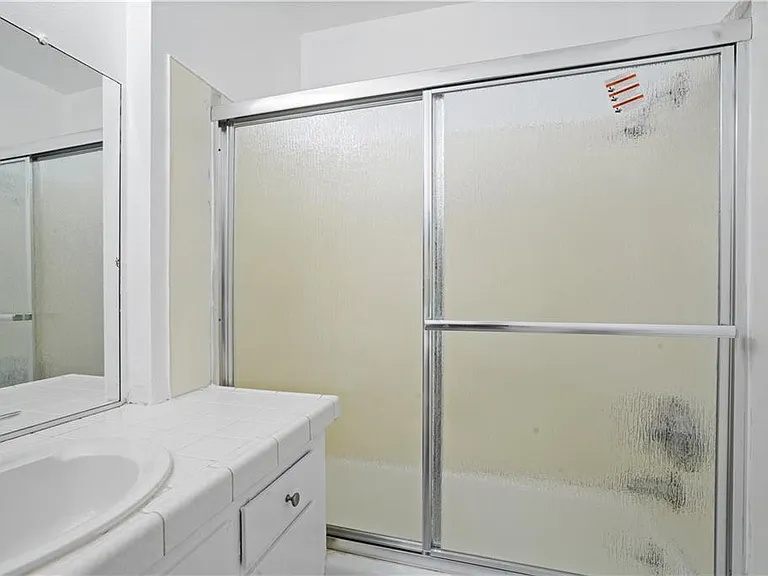 5349 Newcastle Ave #18 — Photo 9