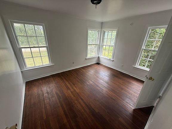 5th image of 2404 Fairway Dr