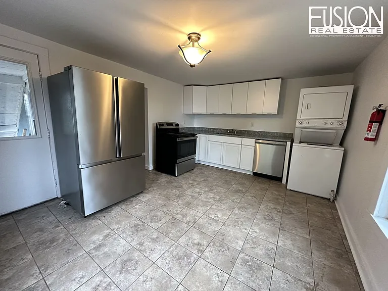 340 Manhattan Dr — Photo 14