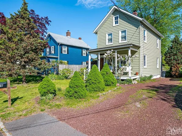28 John St, Helmetta, NJ 08828