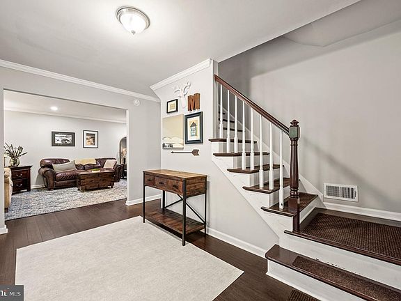 5th image of 497 Black Swan Ln