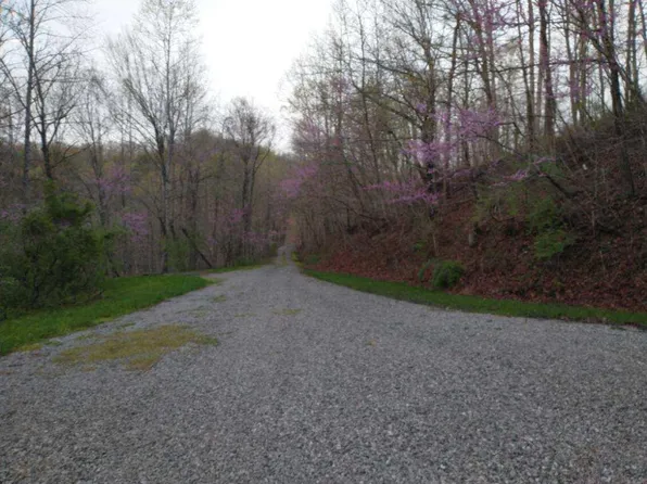 68 Sand Hill Rd, Manchester, KY 40962