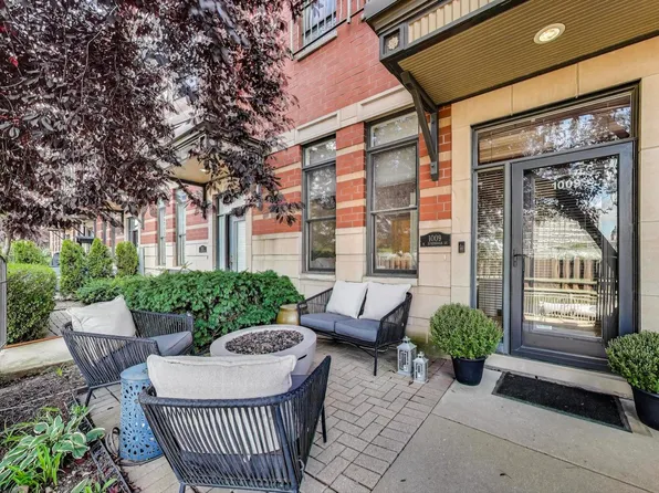 1009 N Riverwalk St, Chicago, IL 60610