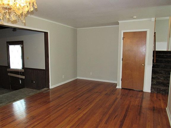 4th image of 9415 White Ave