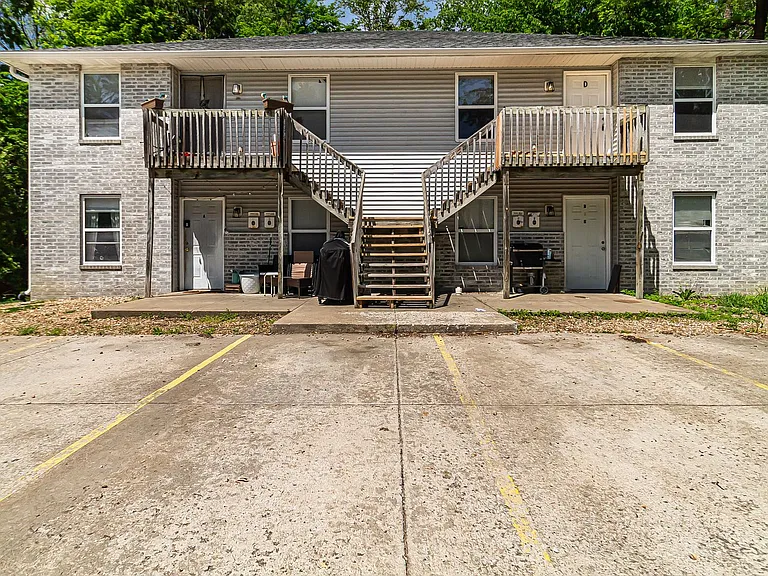 205 Emerson St — Photo 2