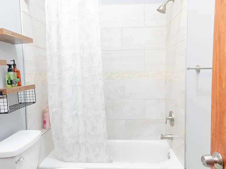 408 E Henry St #408 — Photo 5