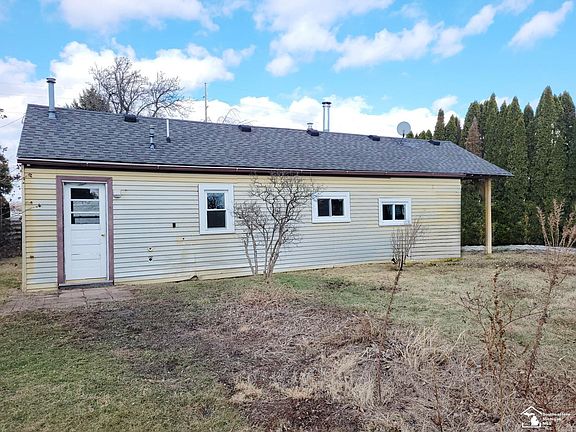 3rd image of 1483 Sterns Rd