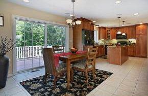 Delightful BFast Area to Deck